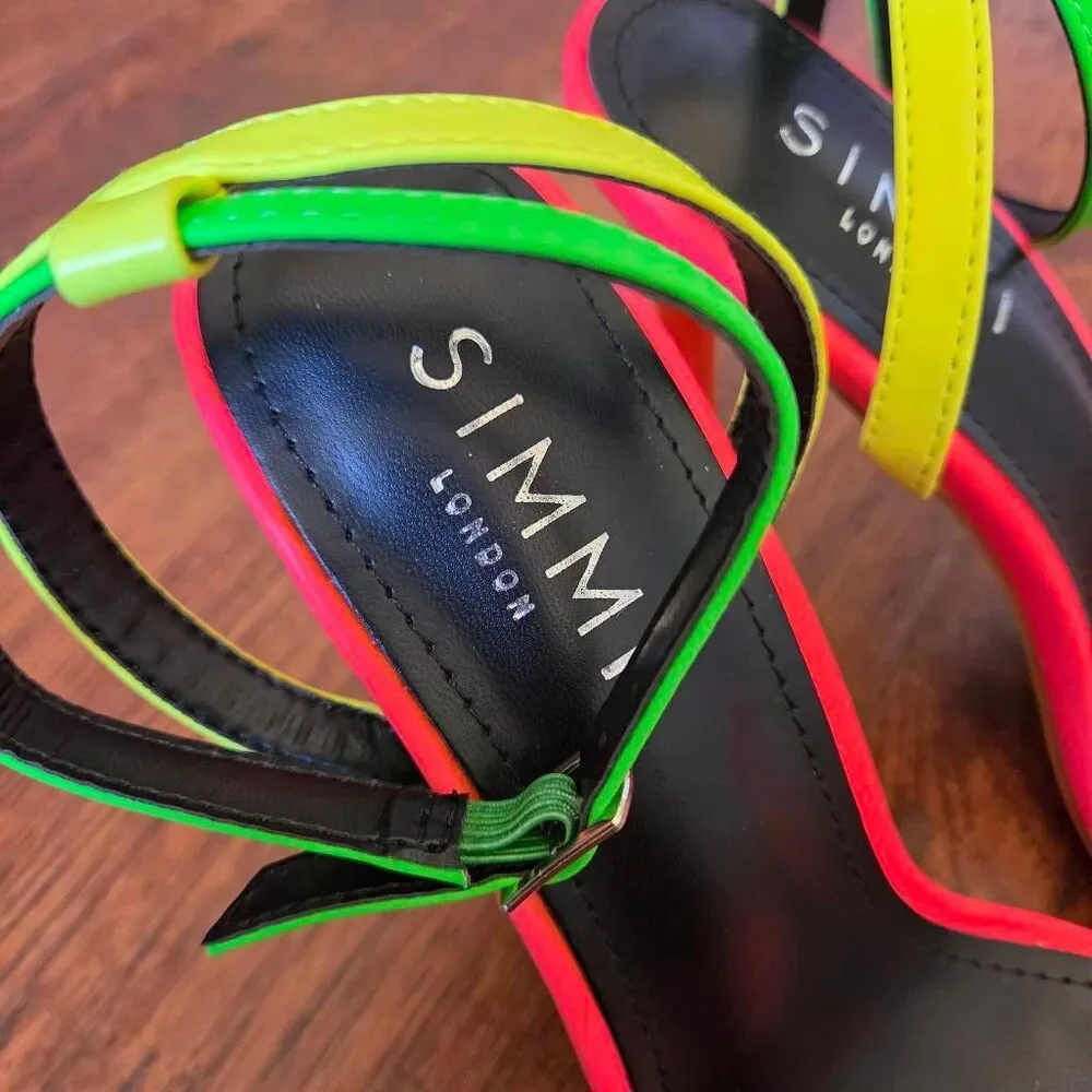 NWOT Simmi Estafaniaa Heels